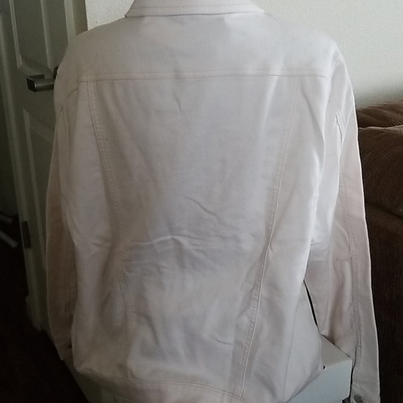 Cute Women's Light Jean Jacket - Picture 4 of 4